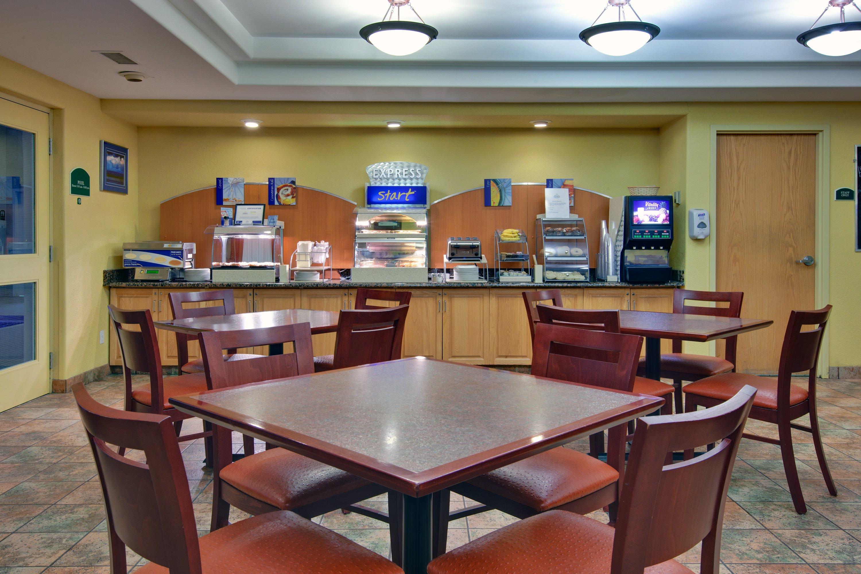 Holiday Inn Express Dryden By Ihg Exterior photo