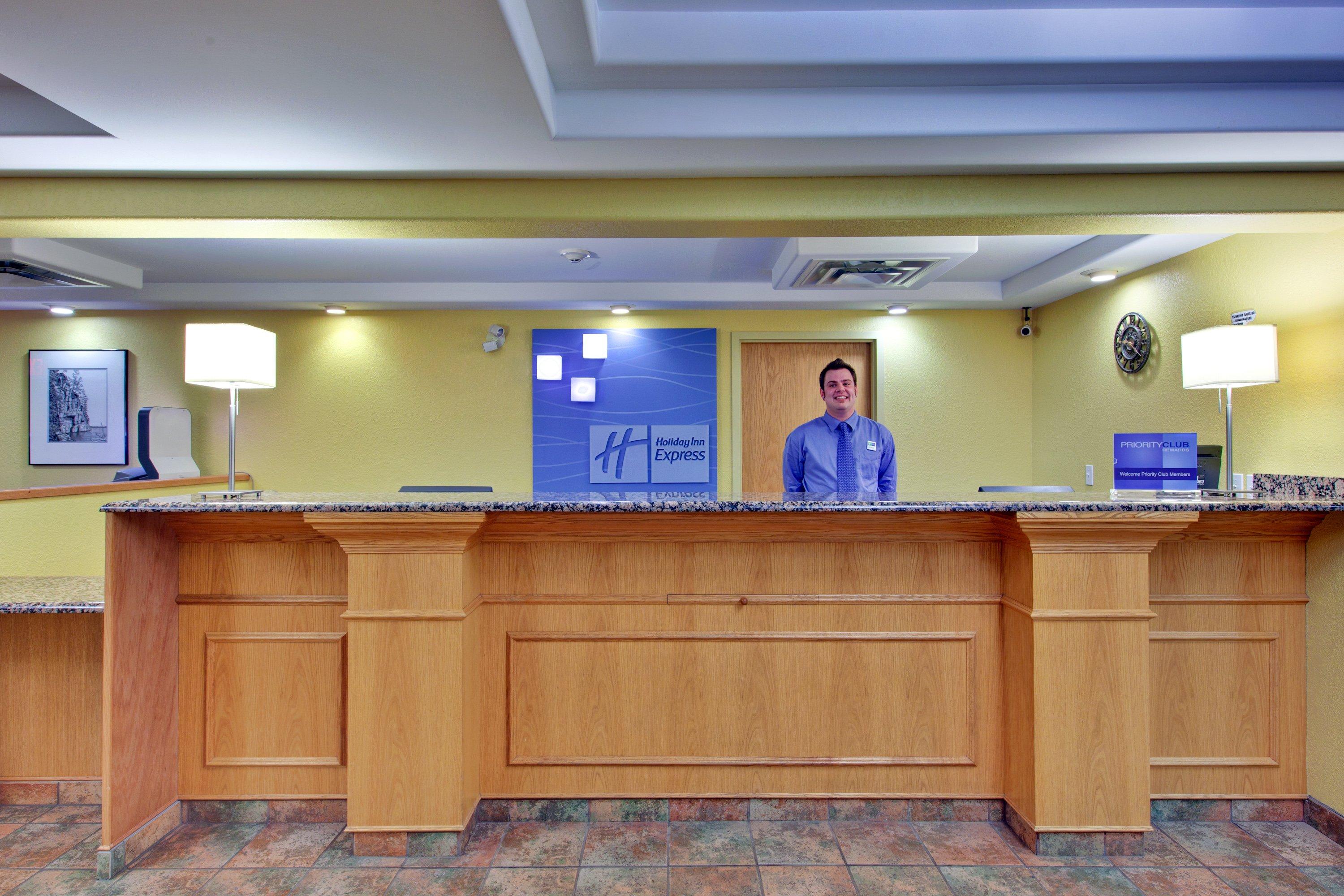 Holiday Inn Express Dryden By Ihg Exterior photo